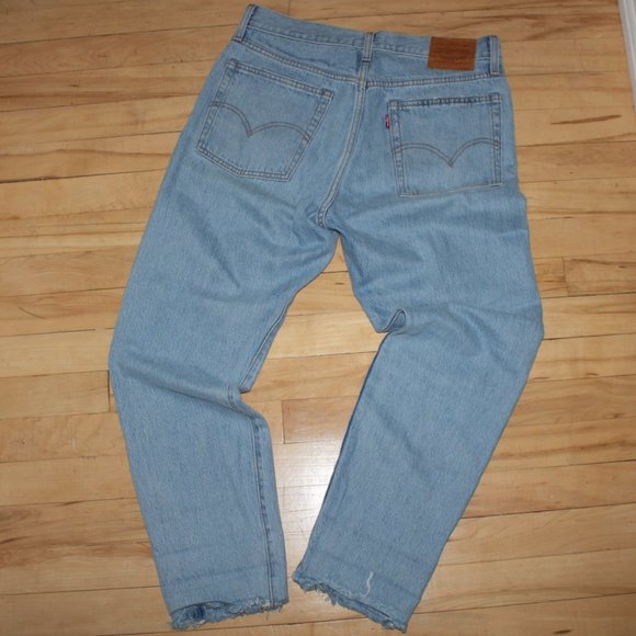 SOLD - LEVI'S Wedgie icon Raw Hem Cropped Jeans - Picture 1 of 9
